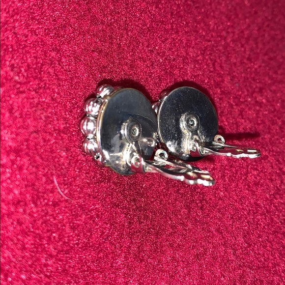 Vintage Clip On Earrings - Picture 5 of 5